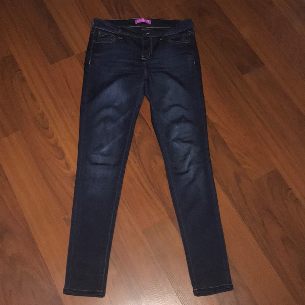 Comfortable form fitting Jean leggings